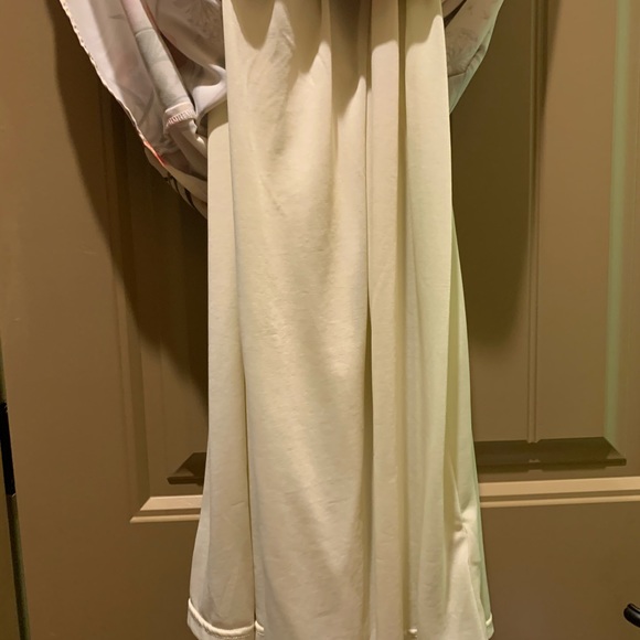 Elegant Flowery Maternity Dress w/Flared Shoulders - Picture 10 of 16